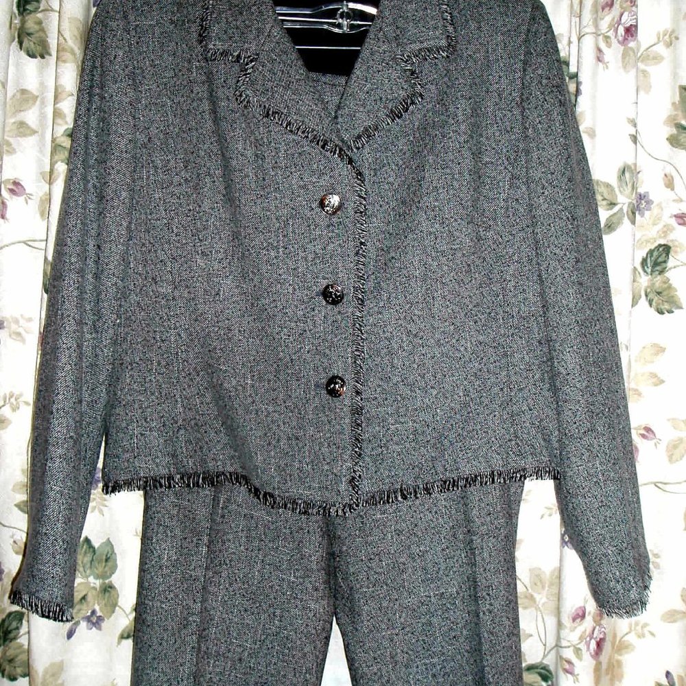 3 Pc Larry Levine Tweed Lined Suit Size 18